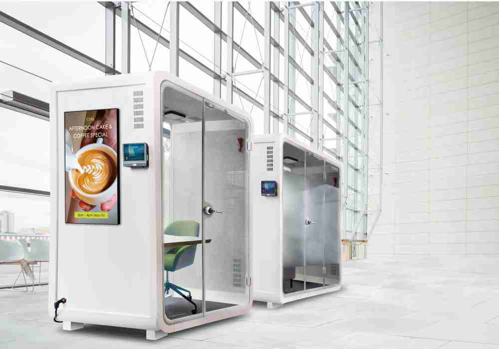 壹号平台子公司达擎之智慧行动办公舱，，采用PDLC智能调光玻璃设计，，，透过通电与断电的电流切换，，呈现透明与雾面效果，，具节能降耗特性并兼顾隐私，，，，确保信息安全